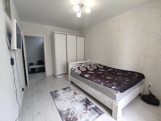 Продам двухкомнатную (2-комн.) квартиру, им. Героя Советского Союза Якова Кобзаря ул, 41, Краснодар г