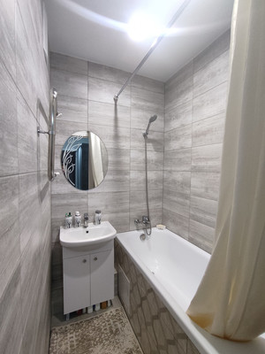 Продам двухкомнатную (2-комн.) квартиру, им. Героя Советского Союза Якова Кобзаря ул, 41, Краснодар г