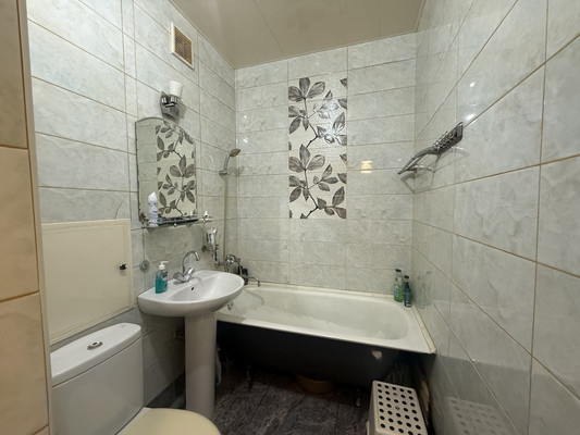 Продам трехкомнатную (3-комн.) квартиру, Чехова пр-кт, 13А, Ростов-на-Дону г