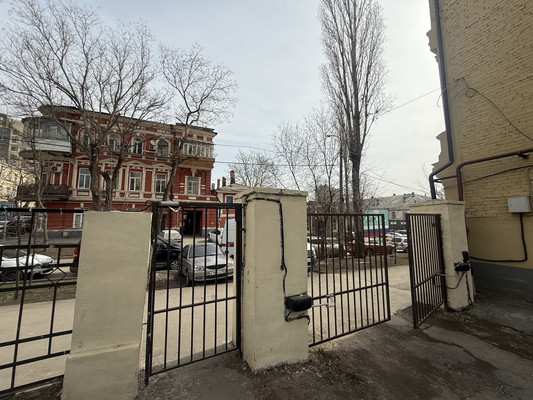 Продам трехкомнатную (3-комн.) квартиру, Чехова пр-кт, 13А, Ростов-на-Дону г