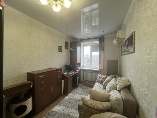 Продам трехкомнатную (3-комн.) квартиру, Севастопольская ул, 24, Симферополь г