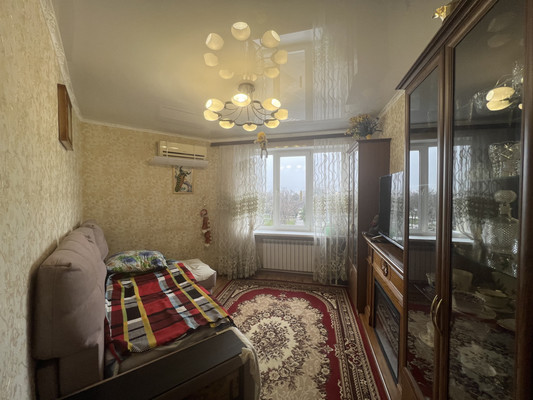 Продам трехкомнатную (3-комн.) квартиру, Севастопольская ул, 24, Симферополь г