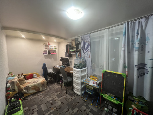 Продам двухкомнатную (2-комн.) квартиру, Севастопольская ул, 32, Симферополь г