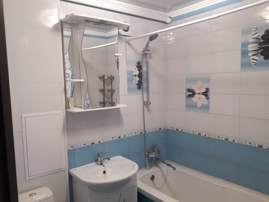 Продам двухкомнатную (2-комн.) квартиру, Севастопольская ул, 32, Симферополь г