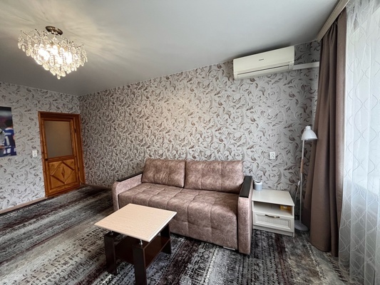Продам двухкомнатную (2-комн.) квартиру, Первомайский пр-кт, 58, Рязань г
