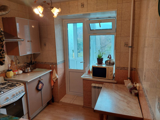 Продам трехкомнатную (3-комн.) квартиру, Курская (Лазаревский р-н) ул, 56, Сочи г