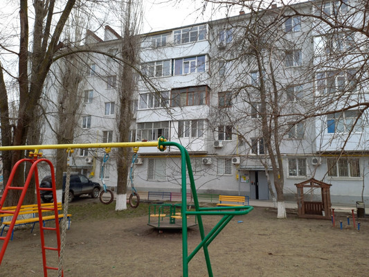 Продам двухкомнатную (2-комн.) квартиру, М.Горького ул, 77/1, Волгодонск г
