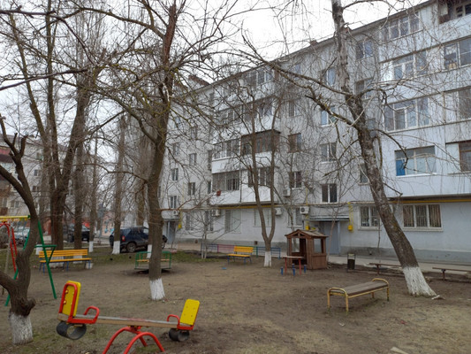 Продам двухкомнатную (2-комн.) квартиру, М.Горького ул, 77/1, Волгодонск г