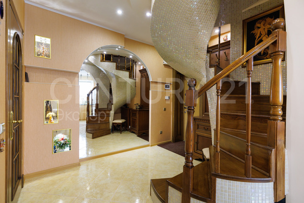 Продам трехкомнатную (3-комн.) квартиру, Полоцкая ул, 28 , Калининград г