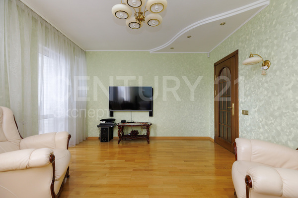 Продам трехкомнатную (3-комн.) квартиру, Полоцкая ул, 28 , Калининград г