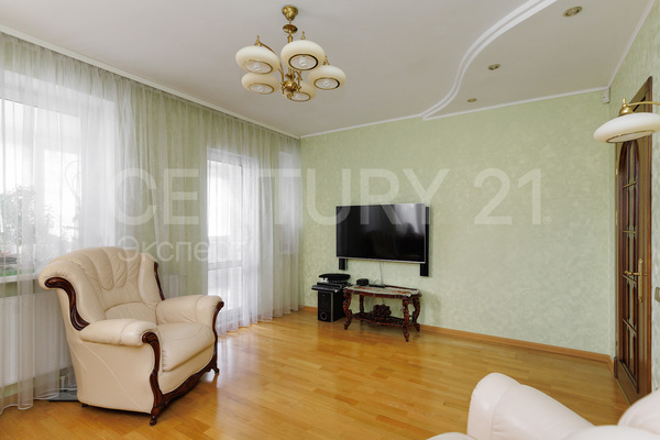 Продам трехкомнатную (3-комн.) квартиру, Полоцкая ул, 28 , Калининград г