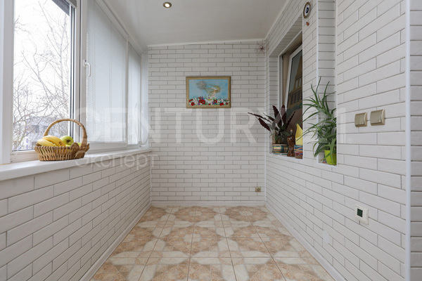Продам трехкомнатную (3-комн.) квартиру, Полоцкая ул, 28 , Калининград г