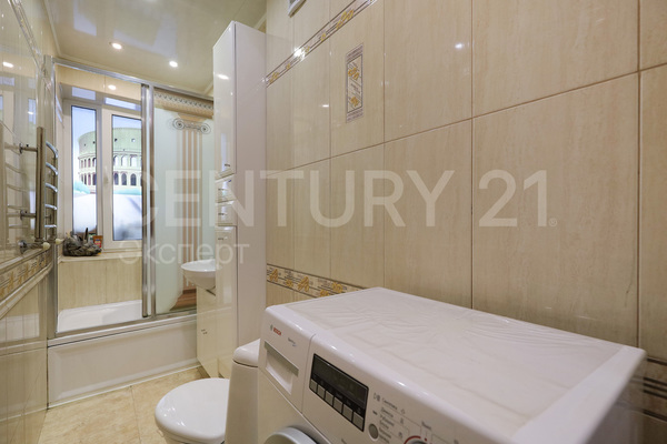 Продам трехкомнатную (3-комн.) квартиру, Полоцкая ул, 28 , Калининград г