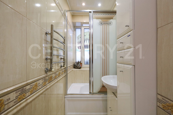 Продам трехкомнатную (3-комн.) квартиру, Полоцкая ул, 28 , Калининград г