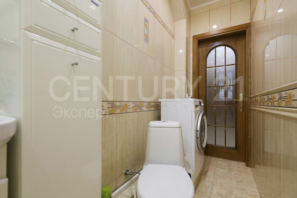 Продам трехкомнатную (3-комн.) квартиру, Полоцкая ул, 28 , Калининград г