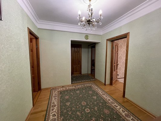 Продам трехкомнатную (3-комн.) квартиру, Амет-хана Султана пр-кт, 10, Махачкала г