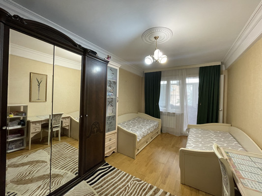 Продам трехкомнатную (3-комн.) квартиру, Амет-хана Султана пр-кт, 10, Махачкала г