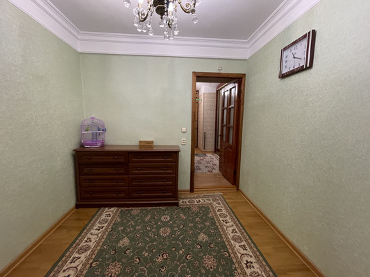 Продам трехкомнатную (3-комн.) квартиру, Амет-хана Султана пр-кт, 10, Махачкала г