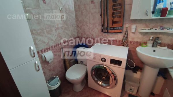 Продам двухкомнатную (2-комн.) квартиру, Сормовская ул, 108, Краснодар г