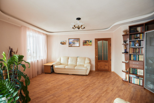 Продам трехкомнатную (3-комн.) квартиру, Кольский пр-кт, 97к3, Мурманск г