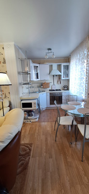 Продам трехкомнатную (3-комн.) квартиру, Ленина ул, 69, Волгодонск г