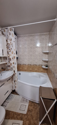 Продам трехкомнатную (3-комн.) квартиру, Ленина ул, 69, Волгодонск г