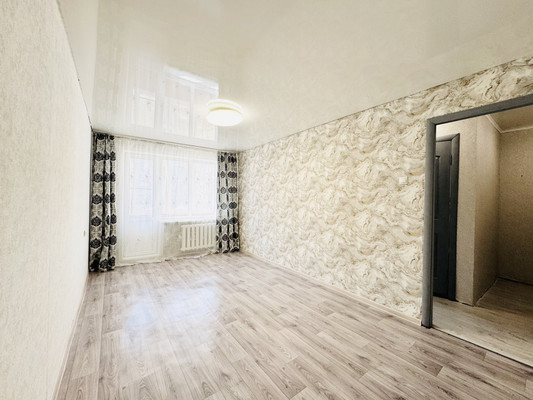 Продам однокомнатную (1-комн.) квартиру, Есенина ул, 12, Брянск г