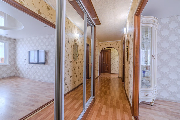 Продам трехкомнатную (3-комн.) квартиру, Кижеватова ул, 30, Пенза г