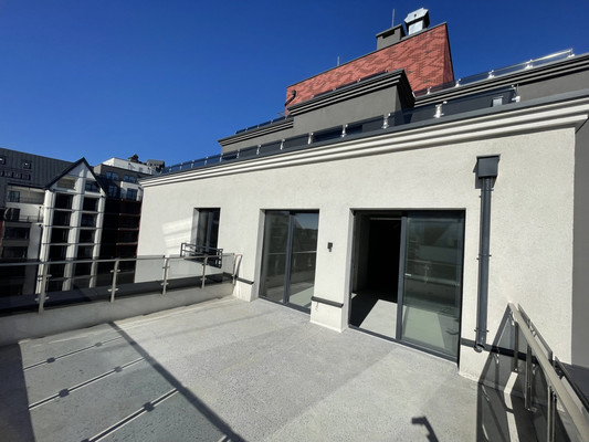 Продам трехкомнатную (3-комн.) квартиру, Молодой гвардии ул, 34, Калининград г
