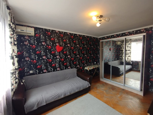Продам трехкомнатную (3-комн.) квартиру, Звездная ул, 14, Туапсе г