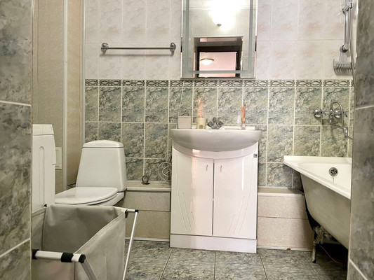 Продам двухкомнатную (2-комн.) квартиру, Байкальская ул, 3421, Иркутск г