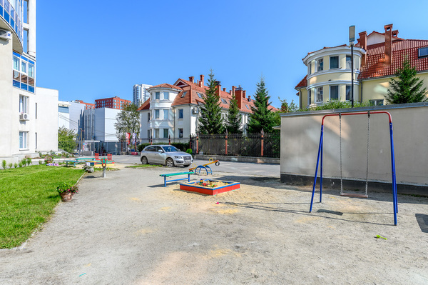 Продам трехкомнатную (3-комн.) квартиру, Большакова ул, 25, Екатеринбург г