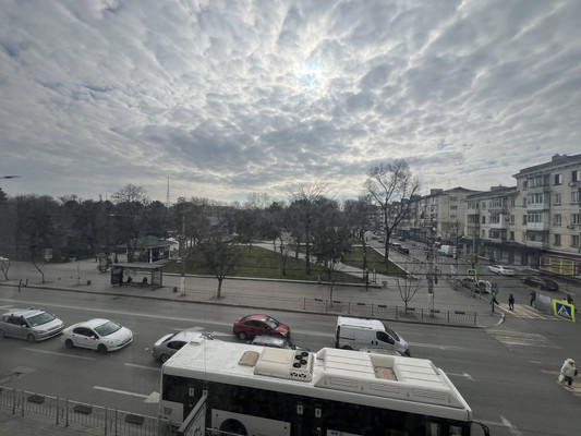 Продам двухкомнатную (2-комн.) квартиру, Кирова пр-кт, 18, Симферополь г