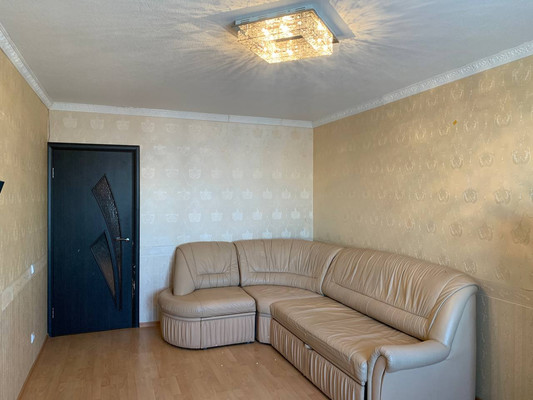 Продам трехкомнатную (3-комн.) квартиру, Школьная ул, 7, Бугры п