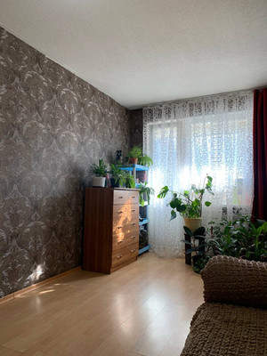Продам трехкомнатную (3-комн.) квартиру, Школьная ул, 7, Бугры п