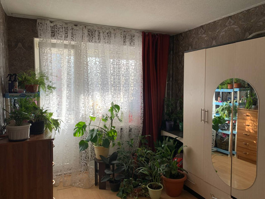 Продам трехкомнатную (3-комн.) квартиру, Школьная ул, 7, Бугры п