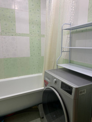 Продам трехкомнатную (3-комн.) квартиру, Школьная ул, 7, Бугры п
