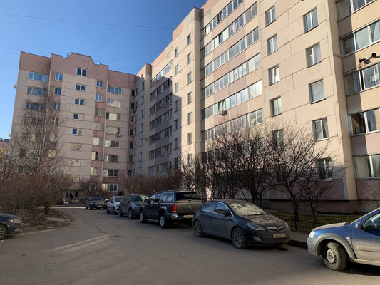 Продам трехкомнатную (3-комн.) квартиру, Школьная ул, 7, Бугры п