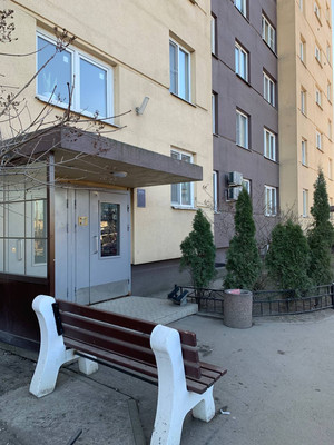 Продам трехкомнатную (3-комн.) квартиру, Школьная ул, 7, Бугры п