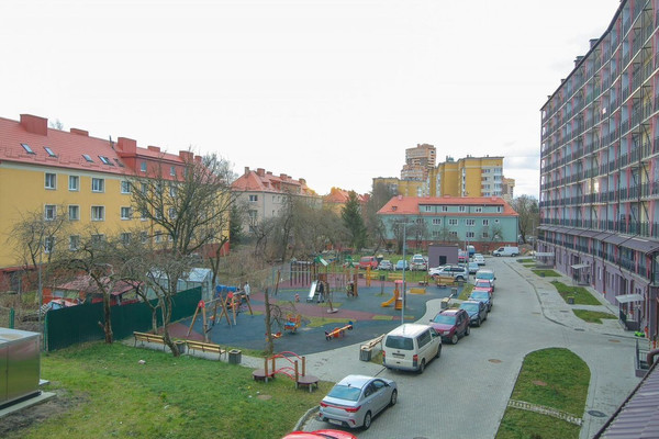 Продам двухкомнатную (2-комн.) квартиру, Орудийная ул, 1а, Калининград г