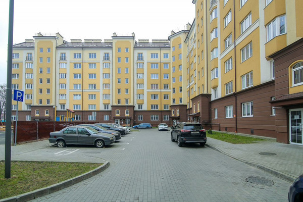 Продам трехкомнатную (3-комн.) квартиру, Невская ул, 192к1, Калининград г