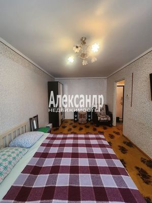 Продам однокомнатную (1-комн.) квартиру, Нефтехимиков ул, 20, Кириши г