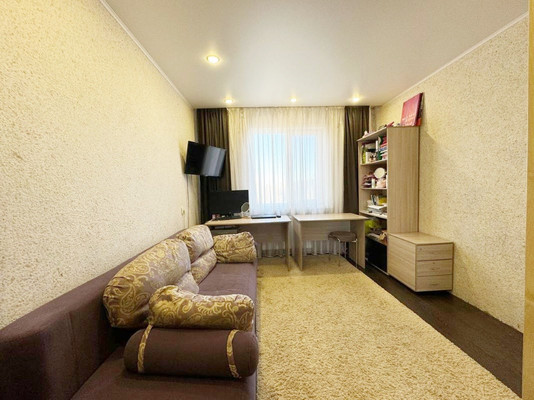 Продам двухкомнатную (2-комн.) квартиру, Фатыха Амирхана ул, 51, Казань г