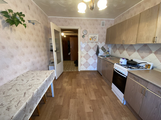 Продам трехкомнатную (3-комн.) квартиру, Школьная ул, 16, Воткинск г