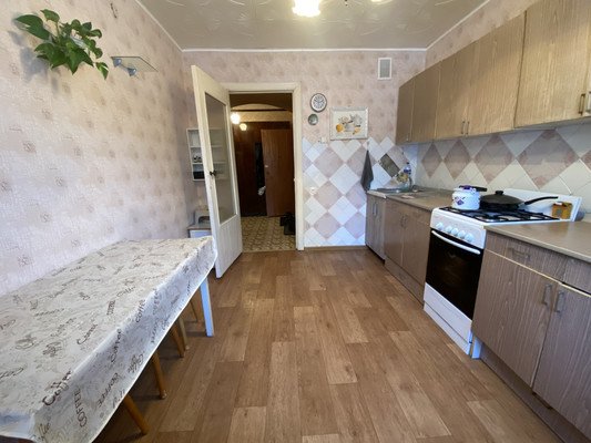 Продам трехкомнатную (3-комн.) квартиру, Школьная ул, 16, Воткинск г