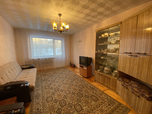 Продам трехкомнатную (3-комн.) квартиру, Школьная ул, 16, Воткинск г