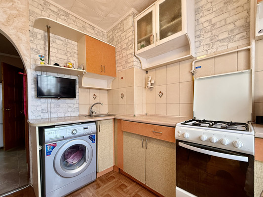 Продам двухкомнатную (2-комн.) квартиру, Марка Донского ул, 8, Симферополь г