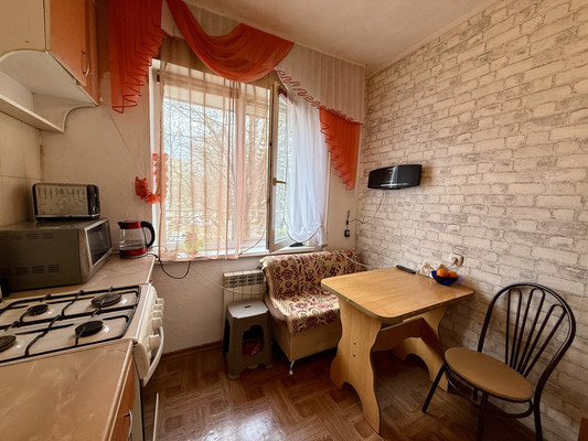 Продам двухкомнатную (2-комн.) квартиру, Марка Донского ул, 8, Симферополь г