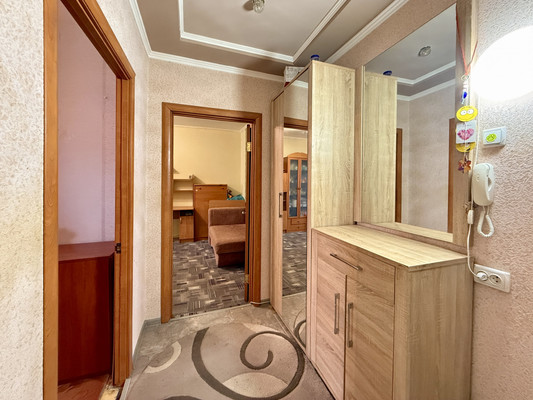 Продам двухкомнатную (2-комн.) квартиру, Марка Донского ул, 8, Симферополь г