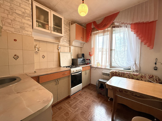Продам двухкомнатную (2-комн.) квартиру, Марка Донского ул, 8, Симферополь г